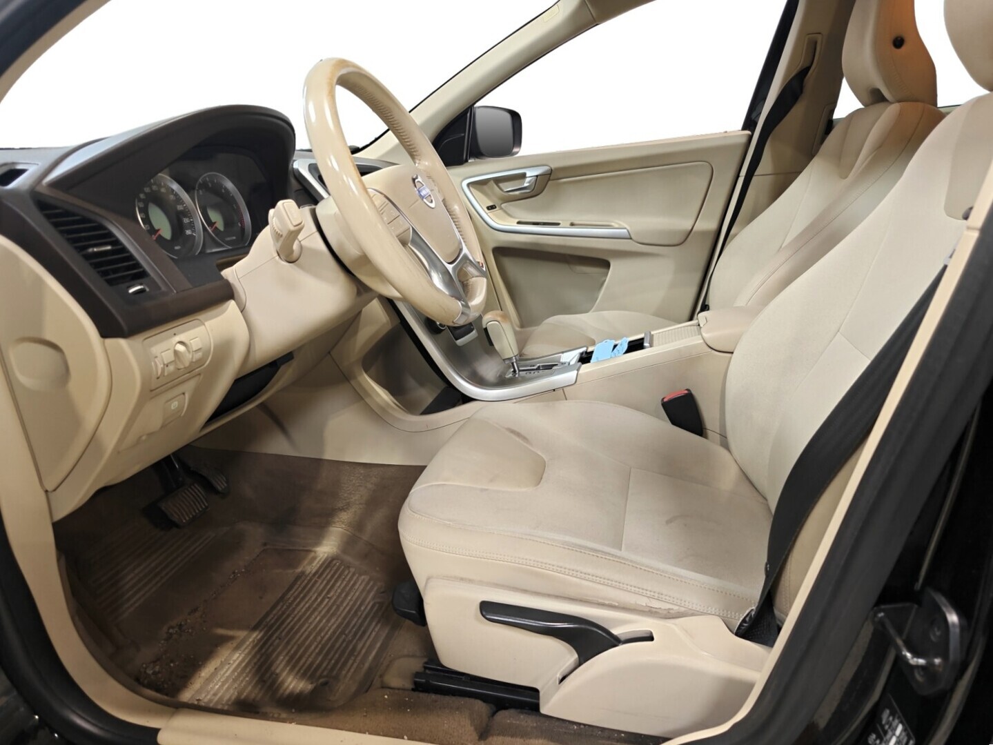 VOLVO XC60 2011