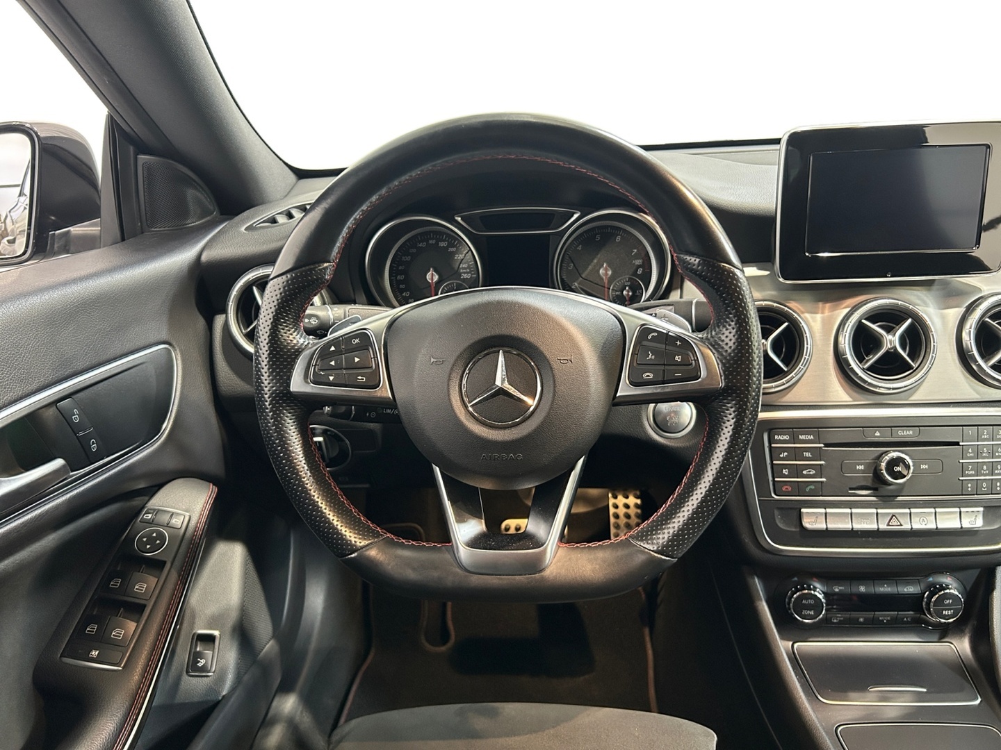 MERCEDES-BENZ CLA 2017