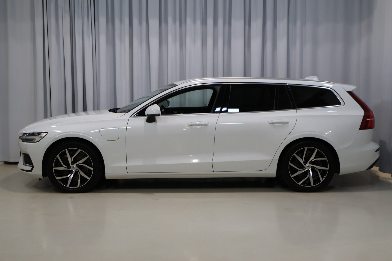 VOLVO V60 2021