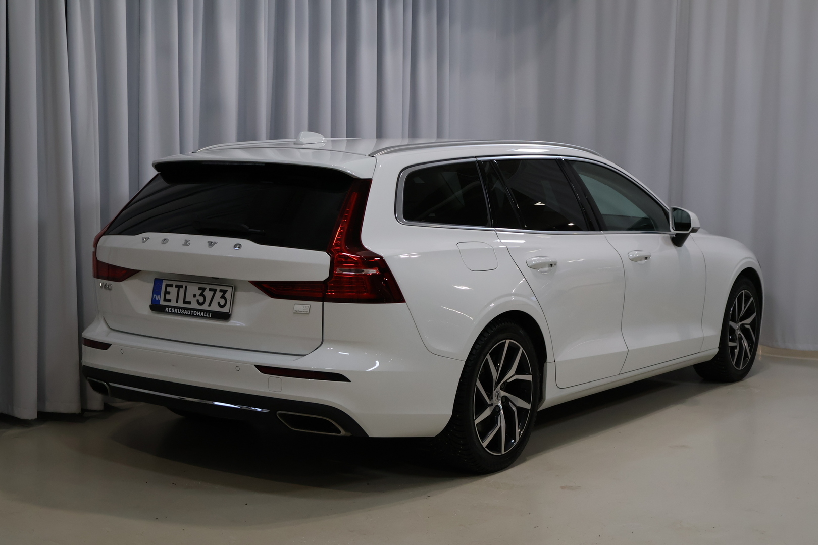 VOLVO V60 2021