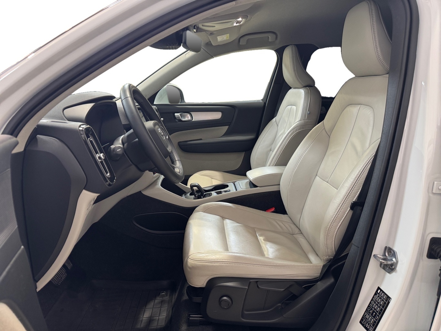 VOLVO XC40 2021