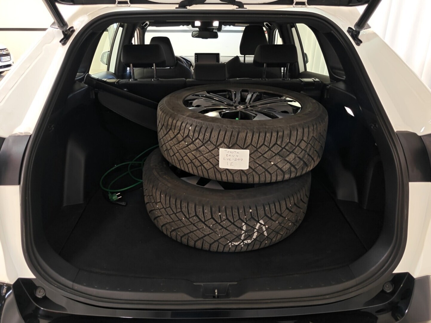 TOYOTA RAV4 Plug-in 23