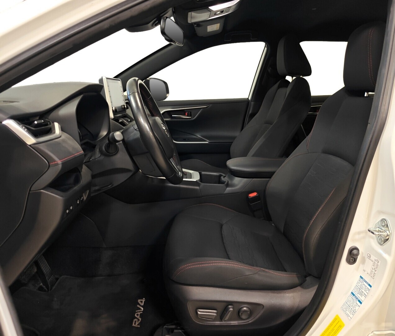 TOYOTA RAV4 Plug-in 9