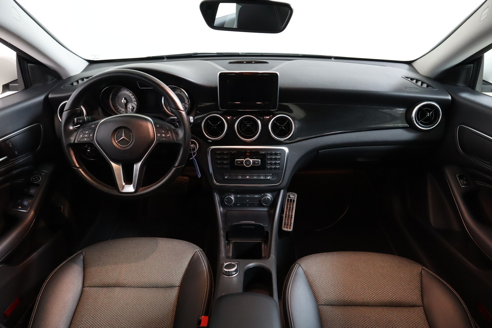 MERCEDES-BENZ CLA 2014