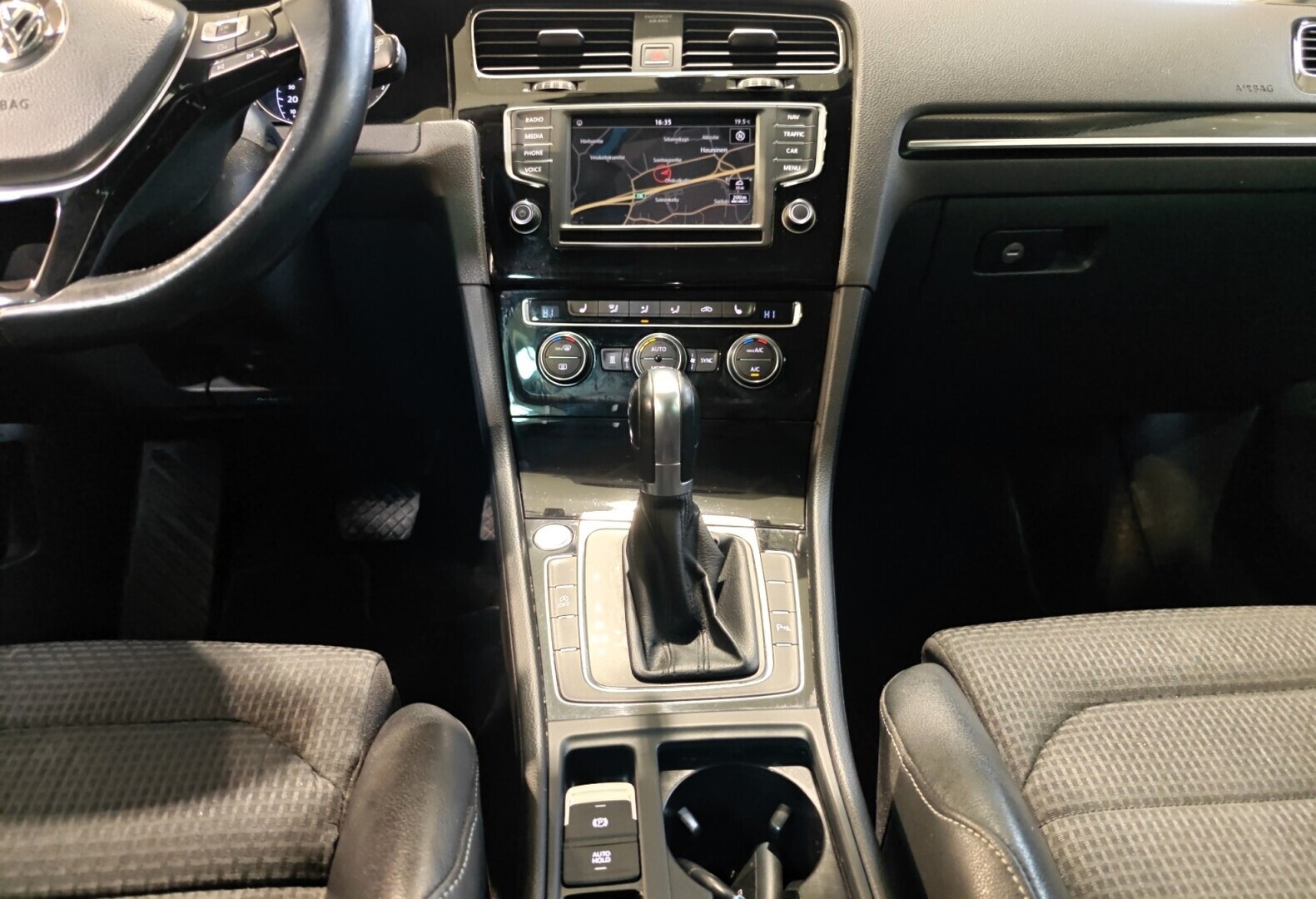 VOLKSWAGEN Golf 2016