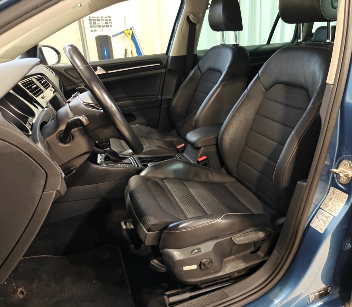 VOLKSWAGEN Golf 2016