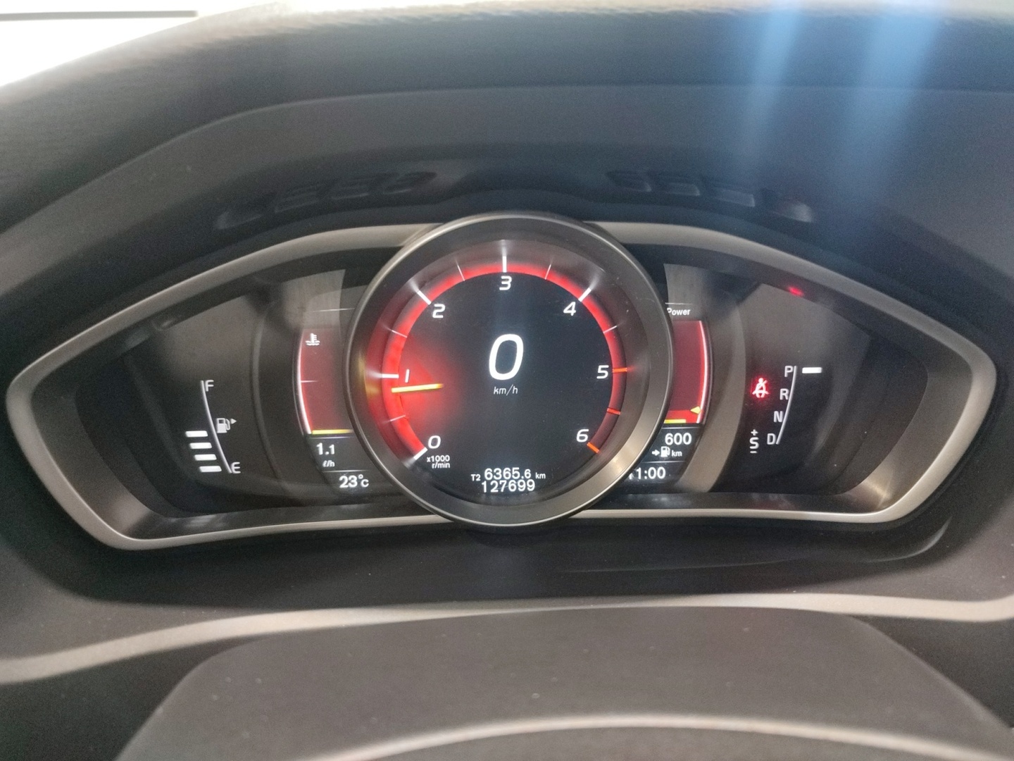VOLVO V40 2019