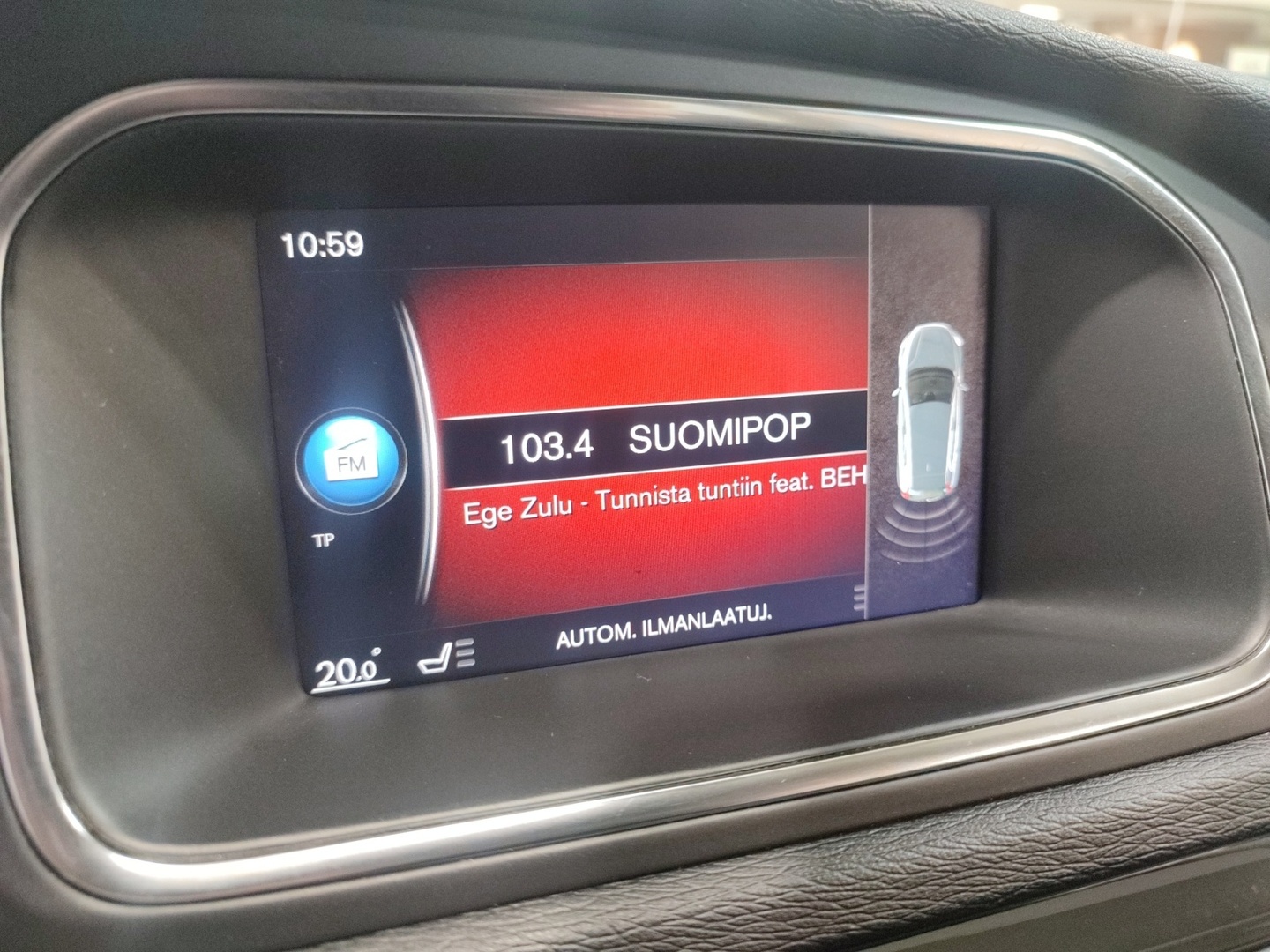 VOLVO V40 2019