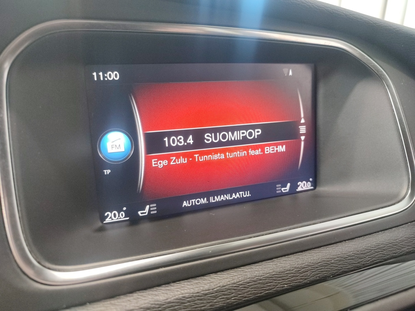 VOLVO V40 2019