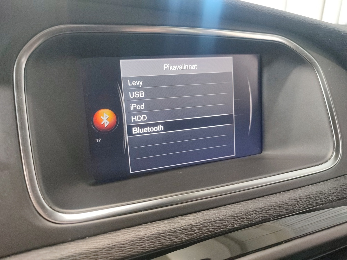 VOLVO V40 2019