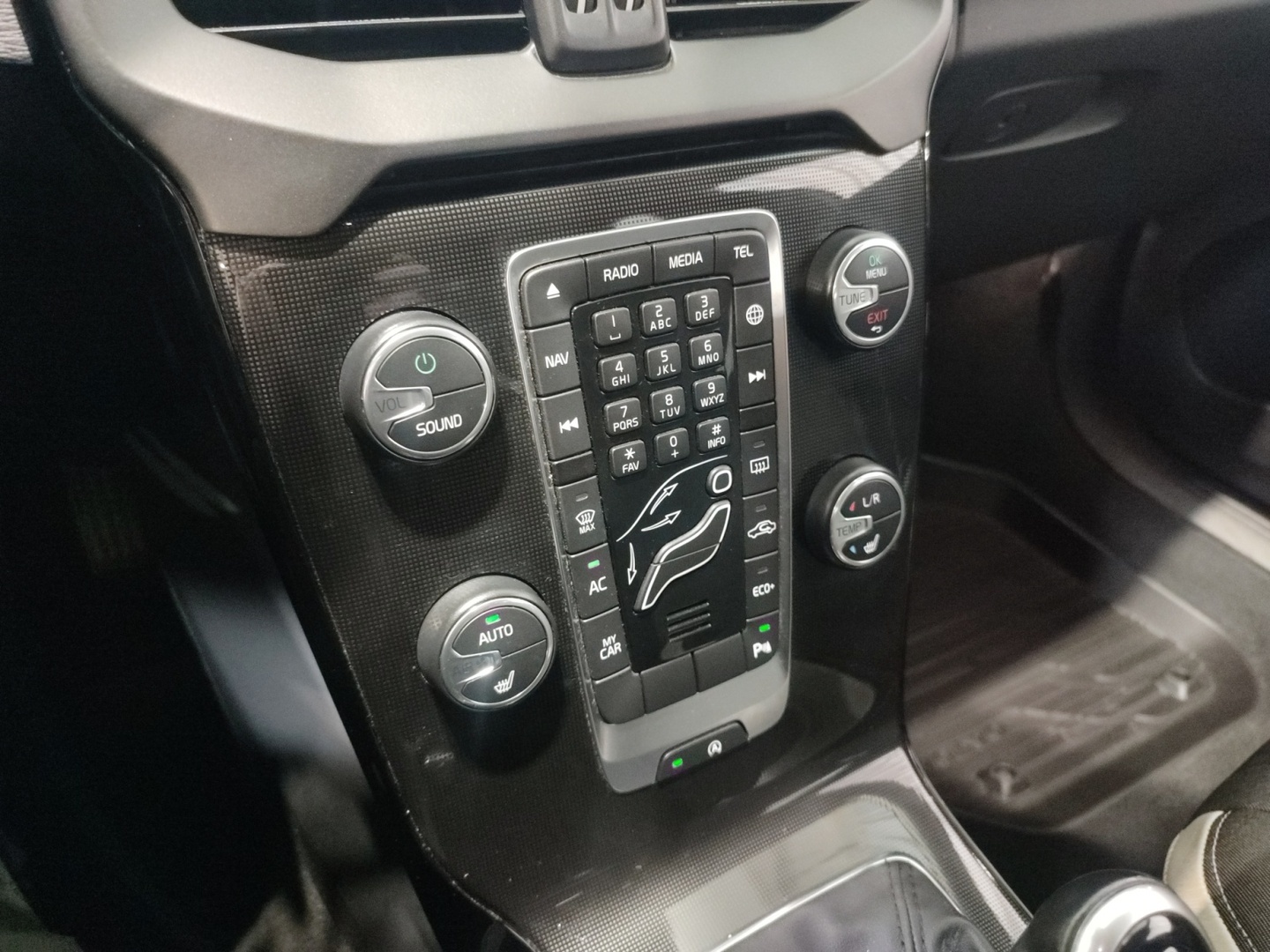 VOLVO V40 2019