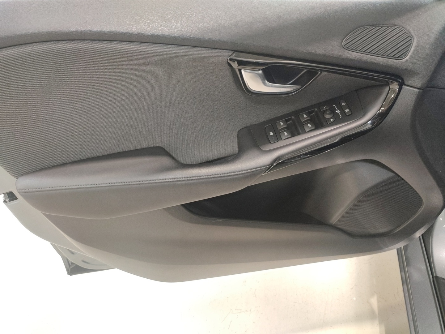 VOLVO V40 2019