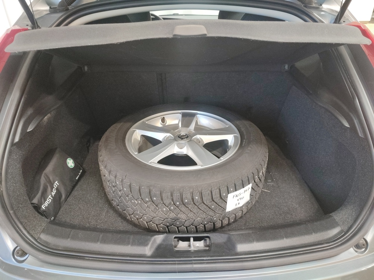 VOLVO V40 2019