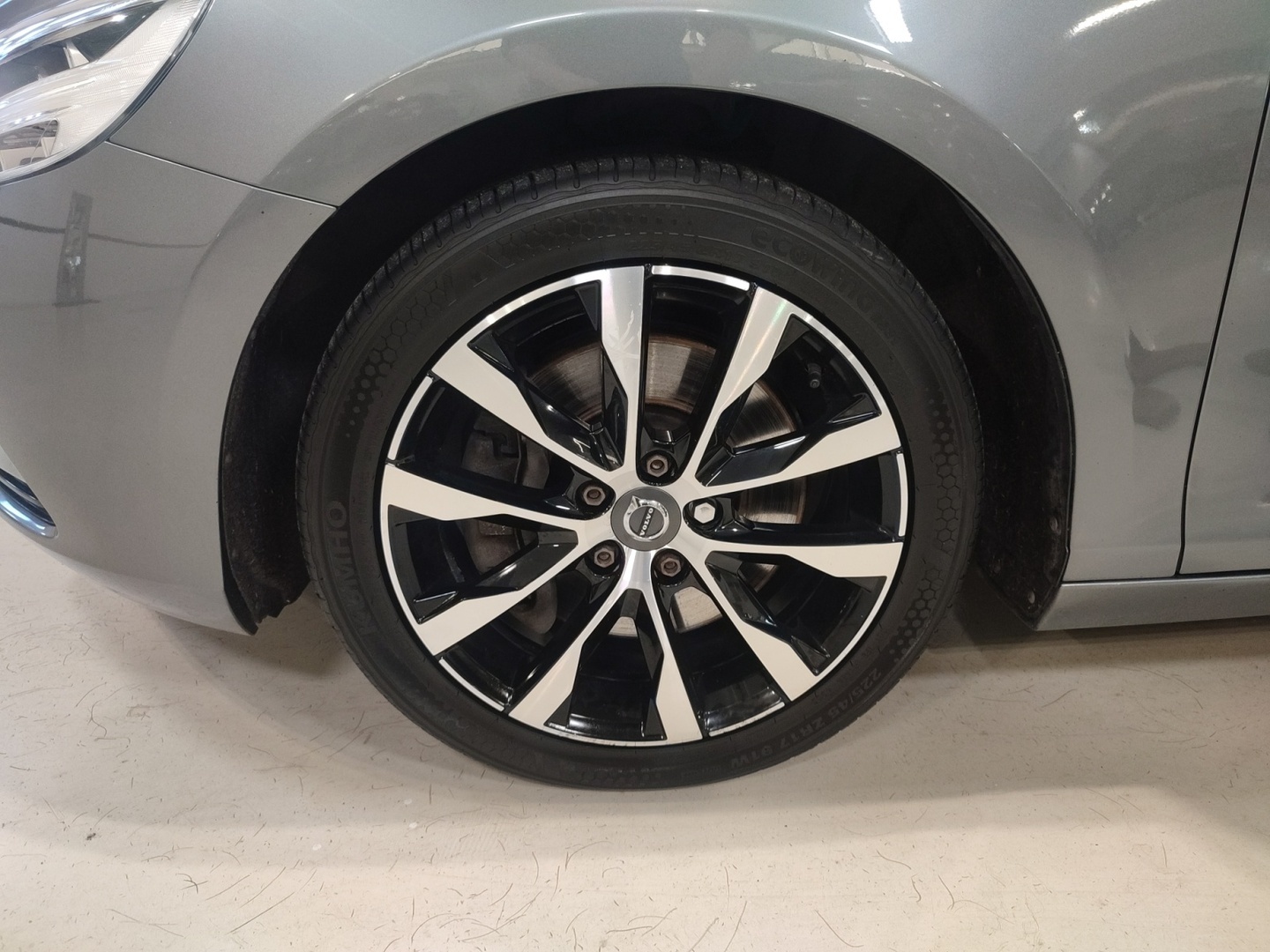 VOLVO V40 2019