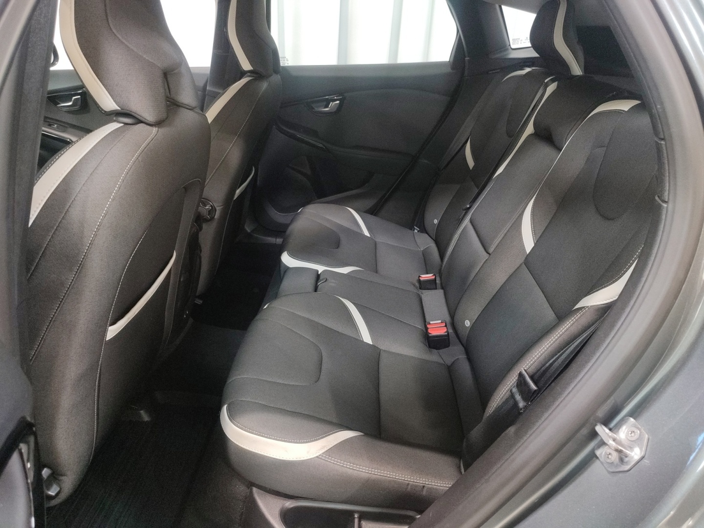 VOLVO V40 2019