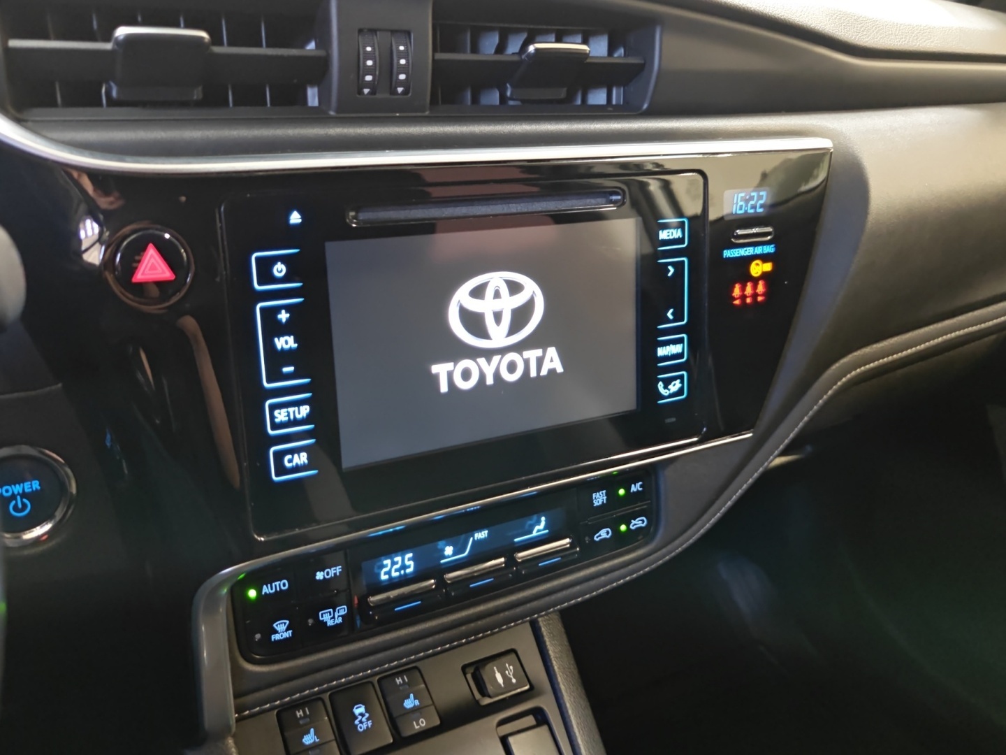 TOYOTA Auris 2016