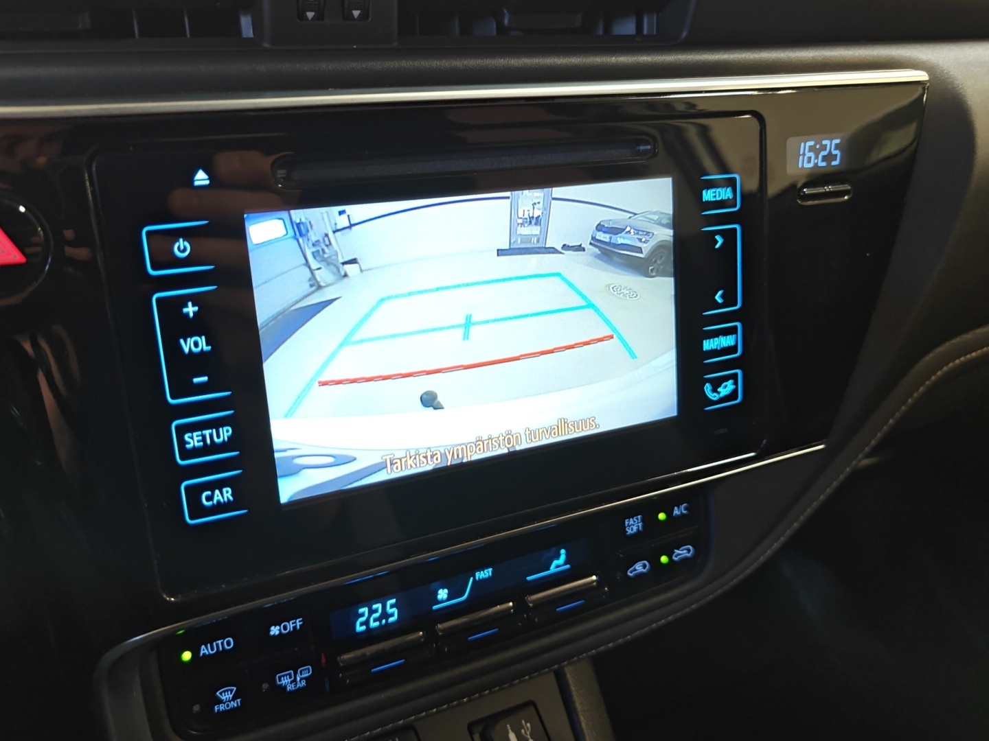 TOYOTA Auris 2016