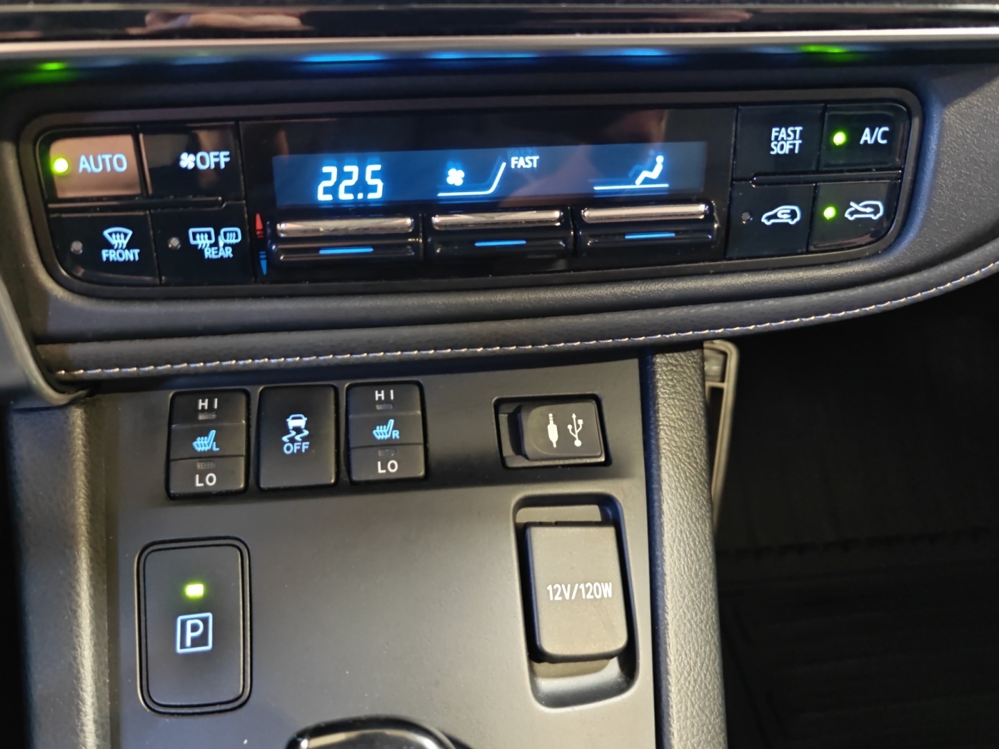 TOYOTA Auris 2016