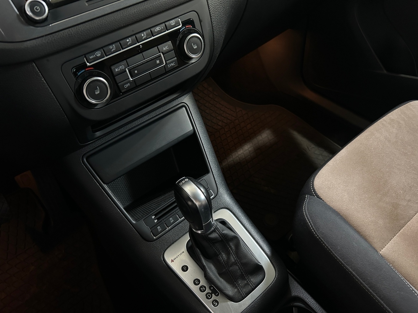 VOLKSWAGEN Tiguan 2014
