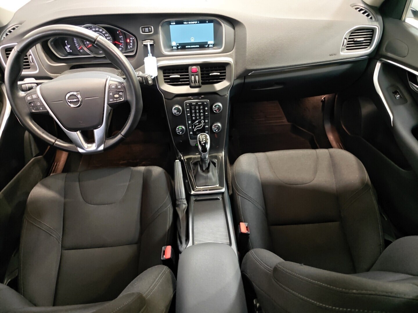 VOLVO V40 2017