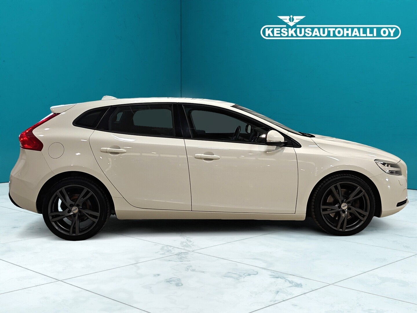 VOLVO V40 2017