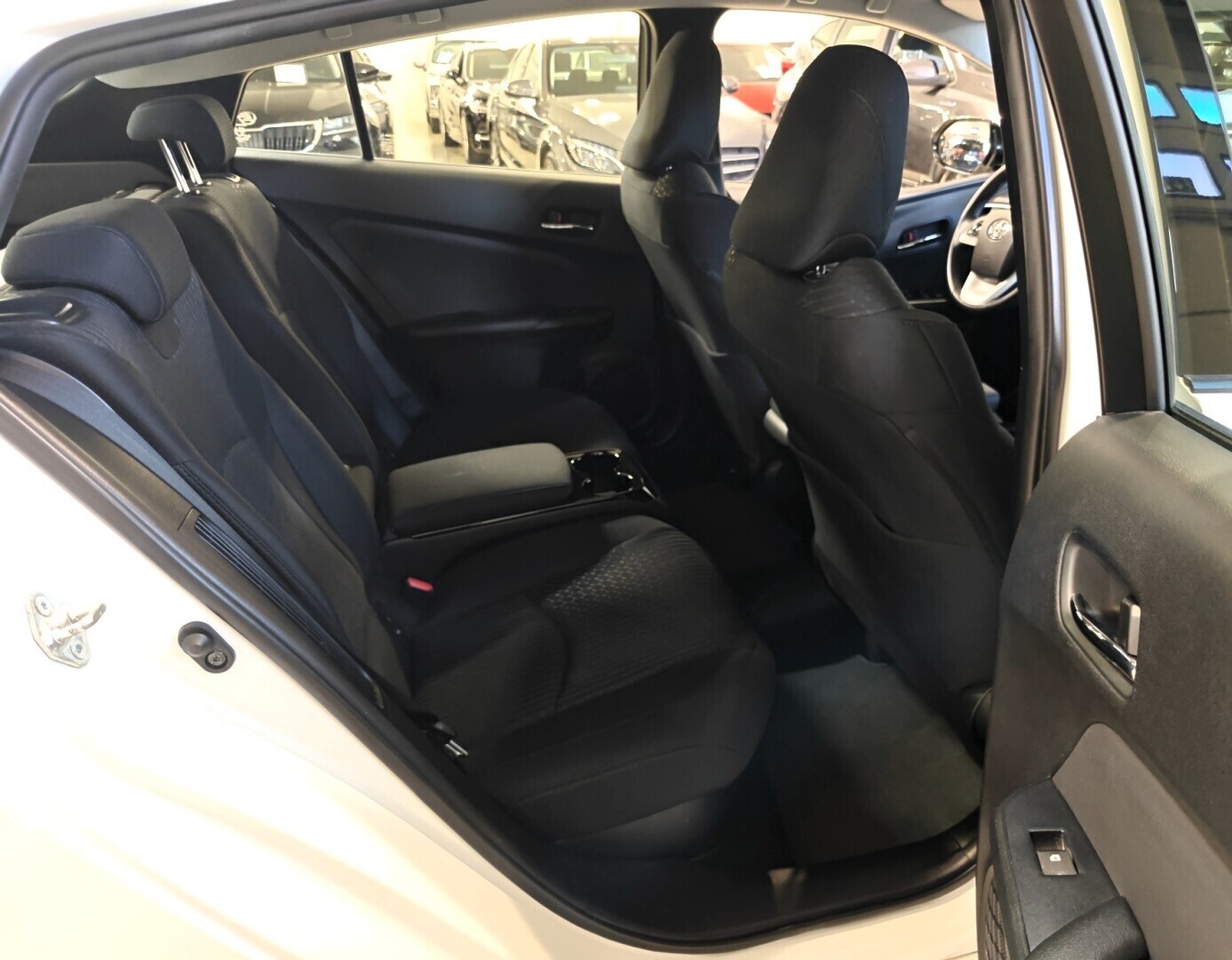 TOYOTA Prius Plug-in 2018