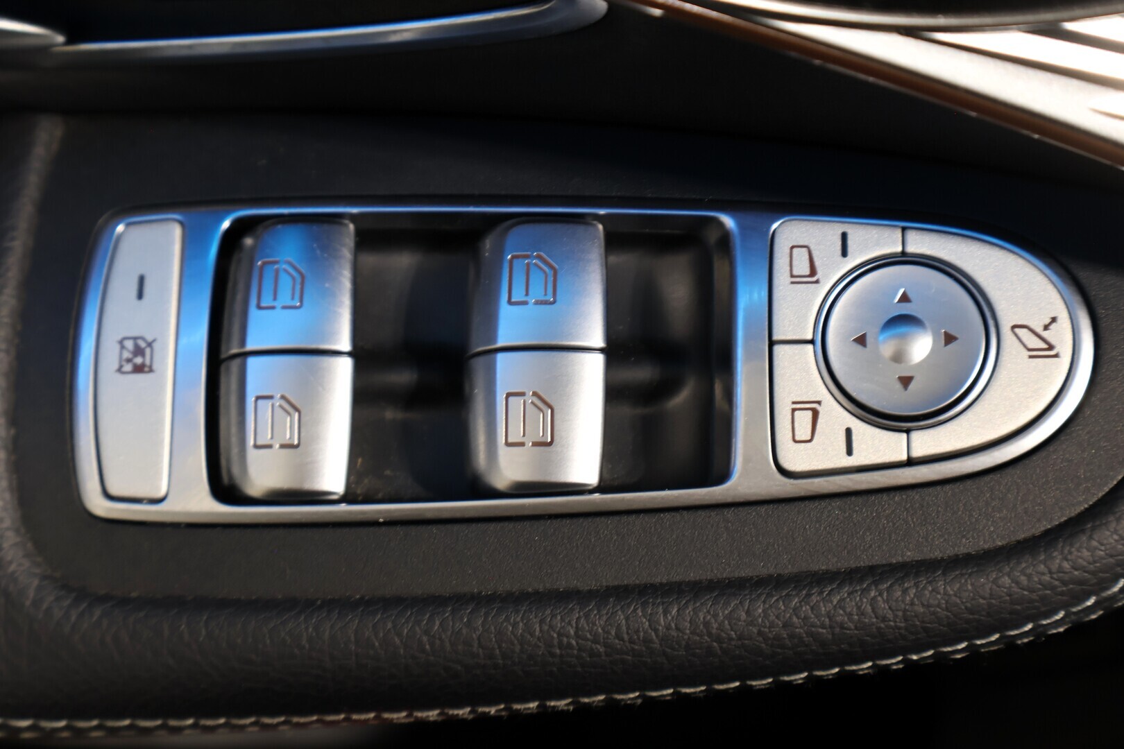 MERCEDES-BENZ EQC 2021