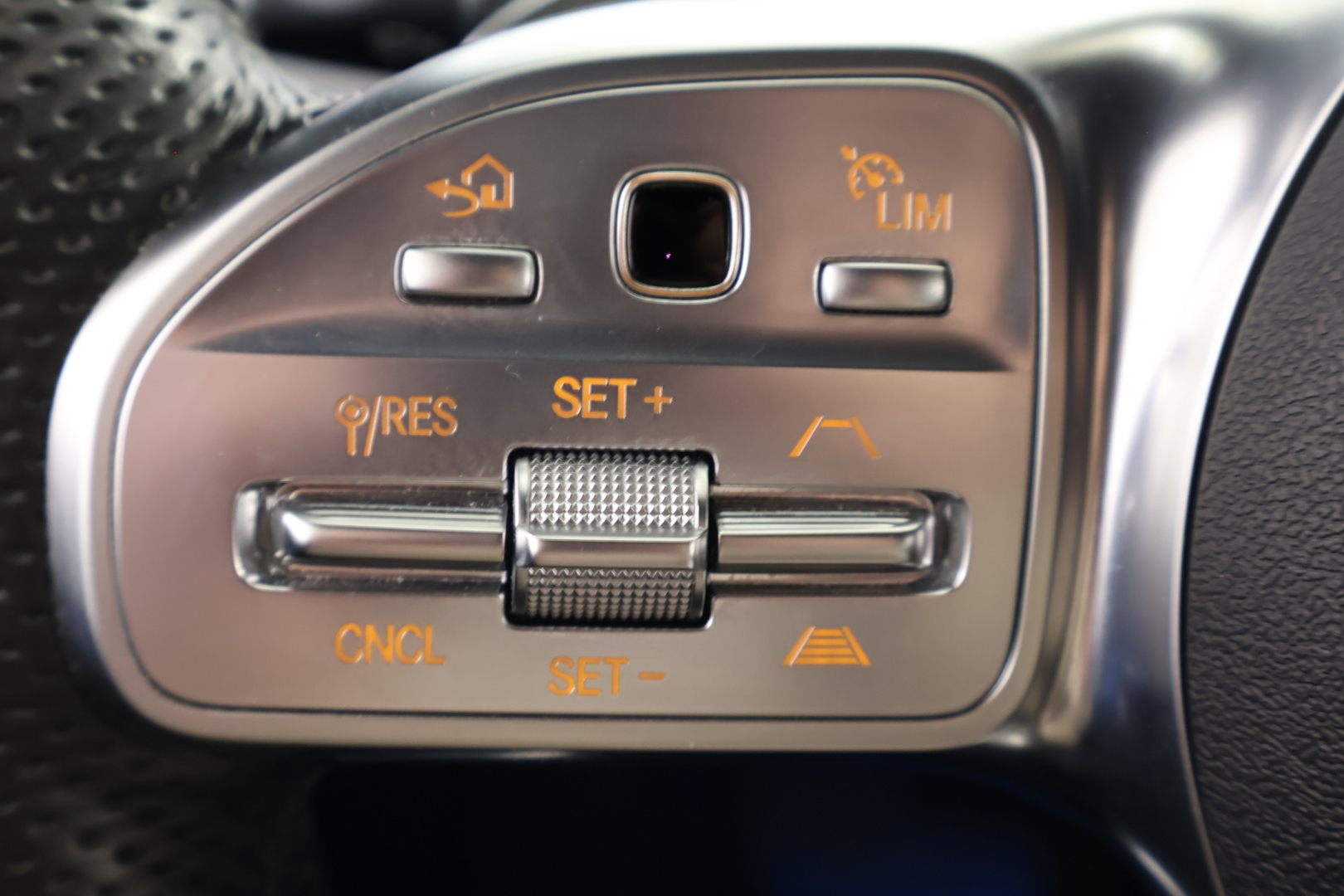 MERCEDES-BENZ EQC 2021