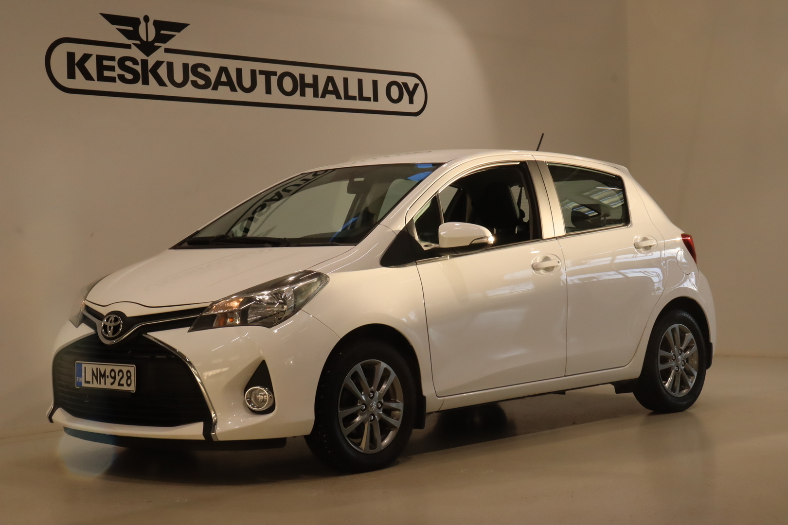 TOYOTA Yaris 2016