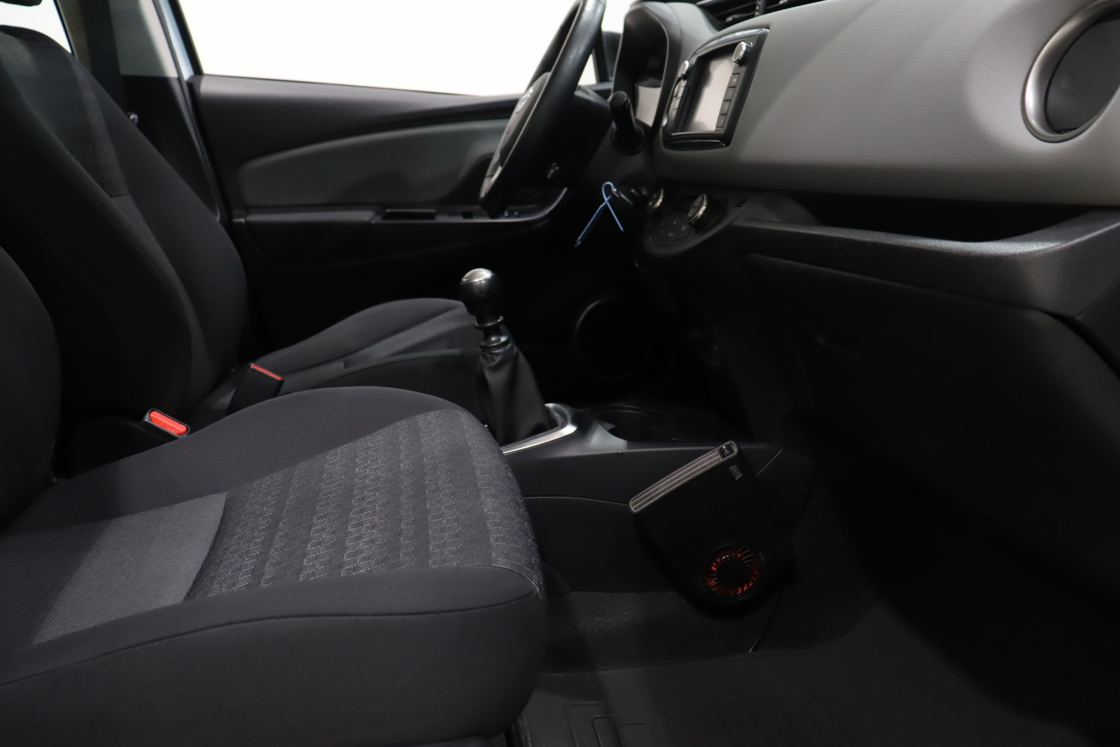 TOYOTA Yaris 2016