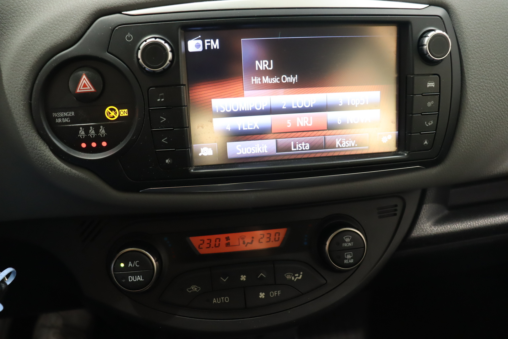 TOYOTA Yaris 2016