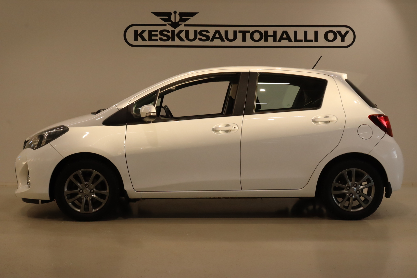 TOYOTA Yaris 2016