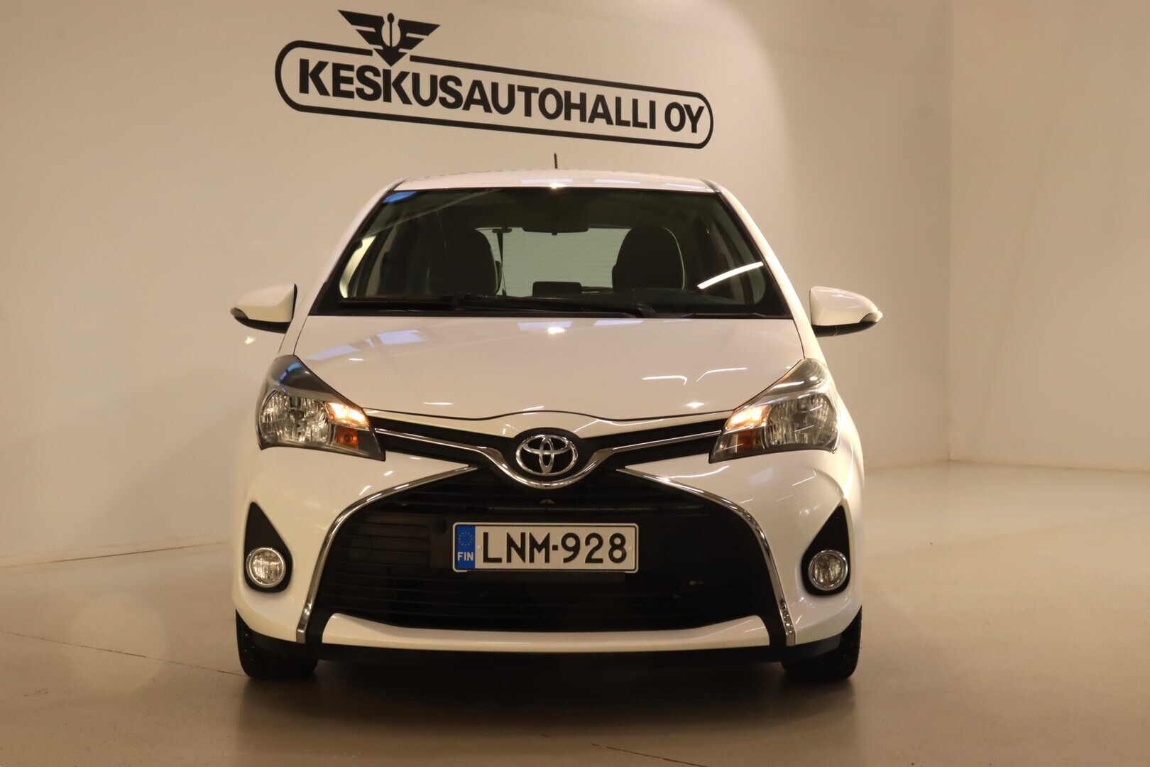 TOYOTA Yaris 2016