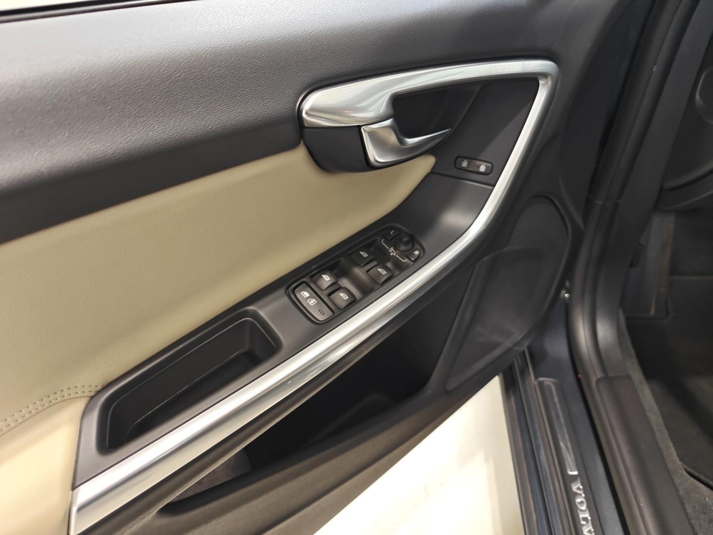 VOLVO V60 2019
