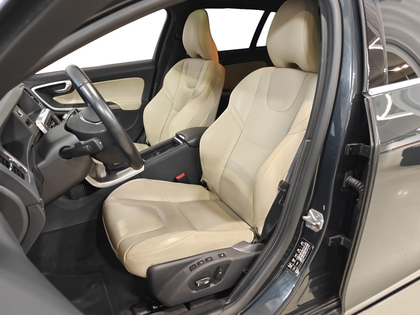 VOLVO V60 2019