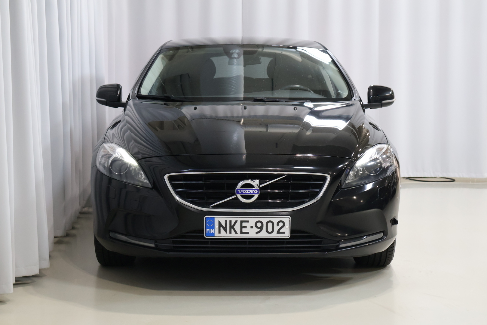 VOLVO V40 2016