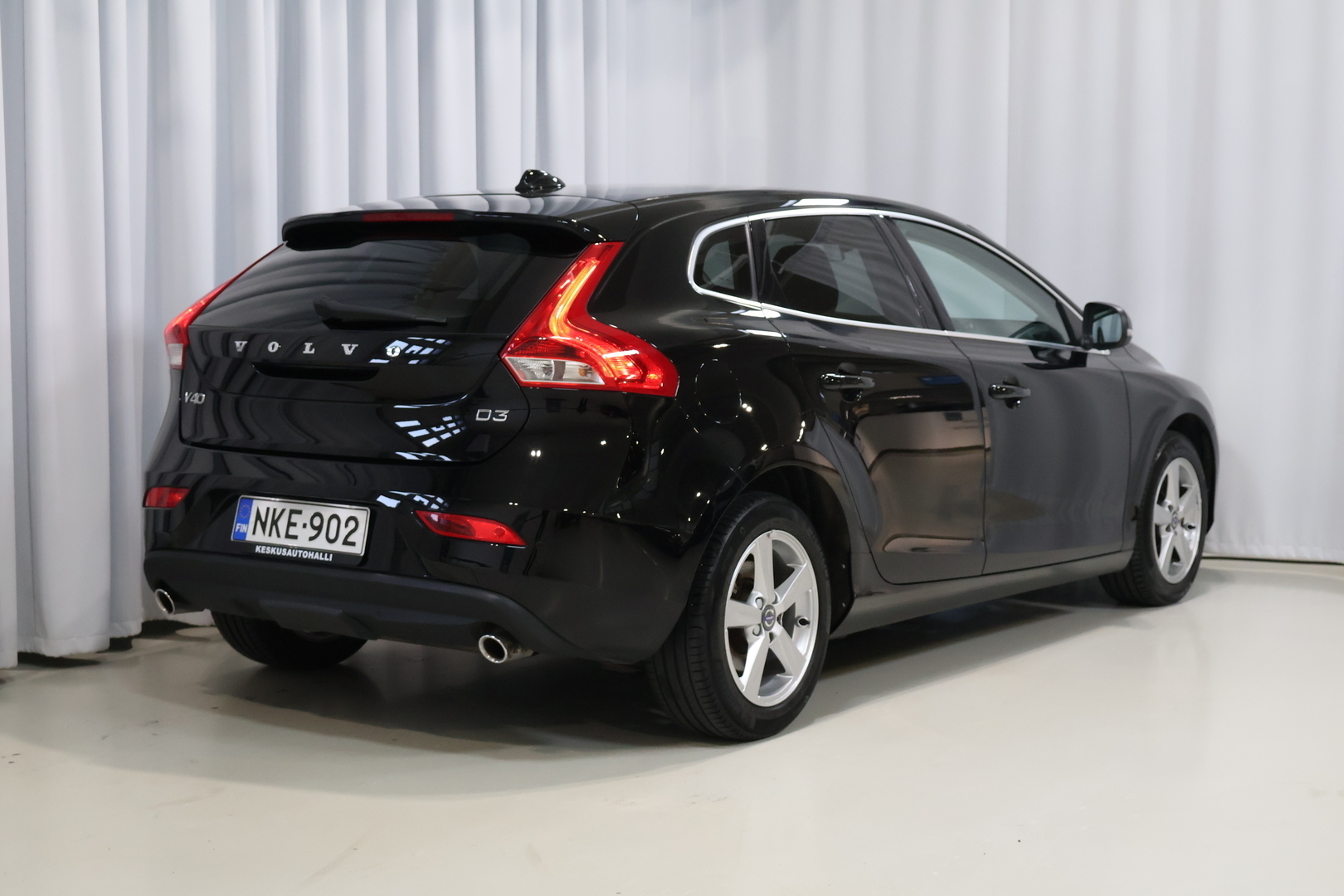 VOLVO V40 2016