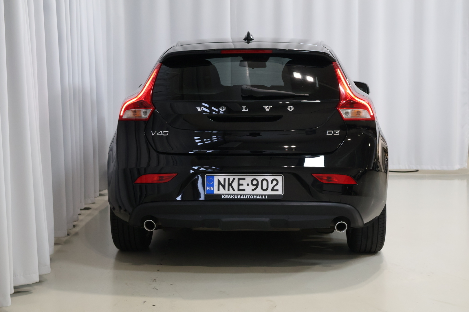 VOLVO V40 2016