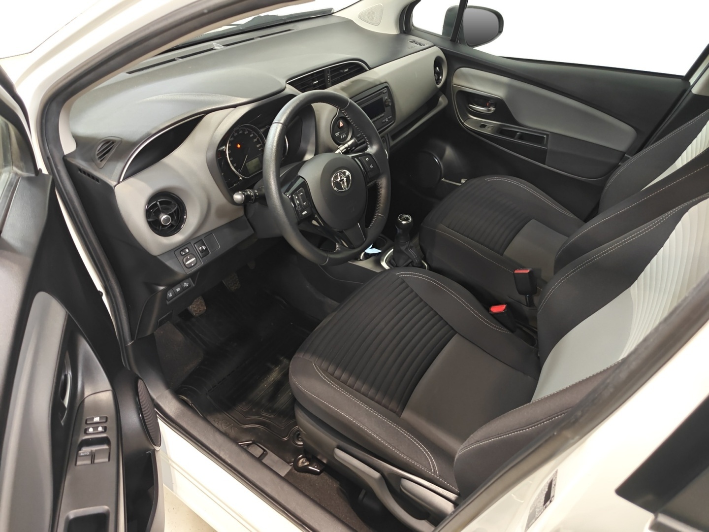 TOYOTA Yaris 2019