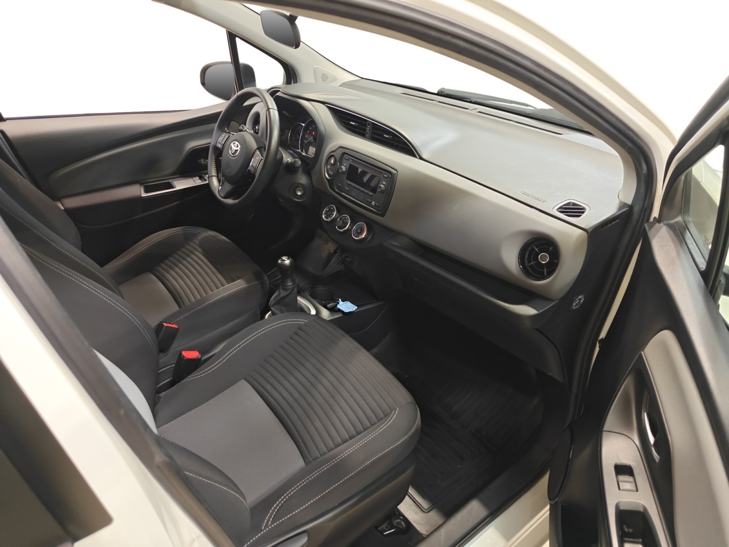 TOYOTA Yaris 2019
