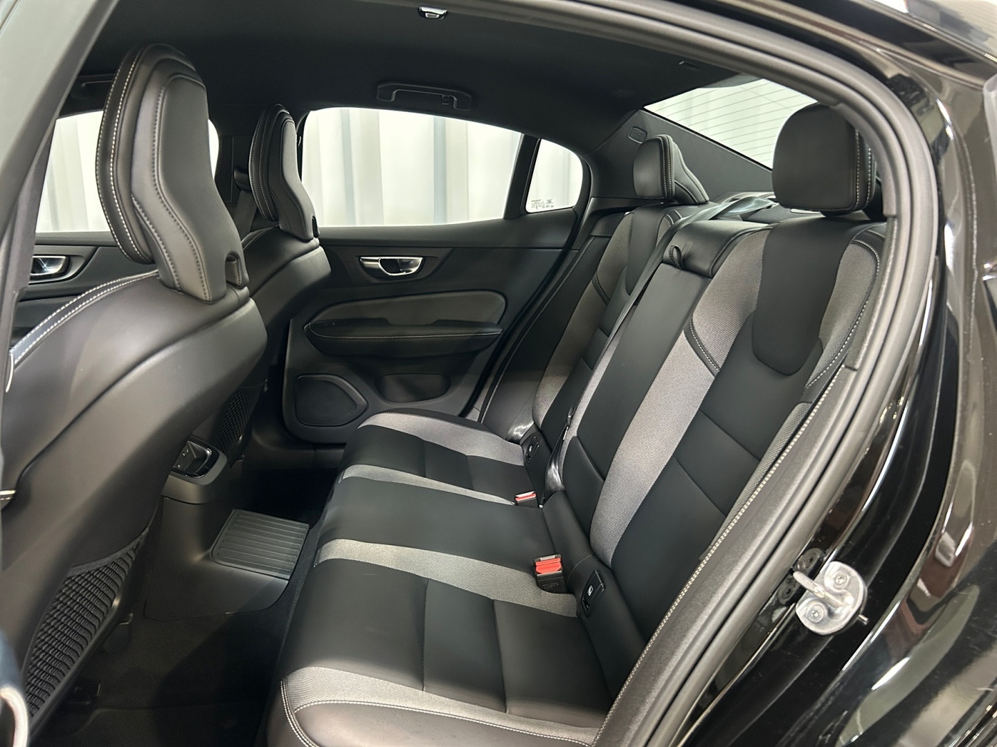 VOLVO S60 2023