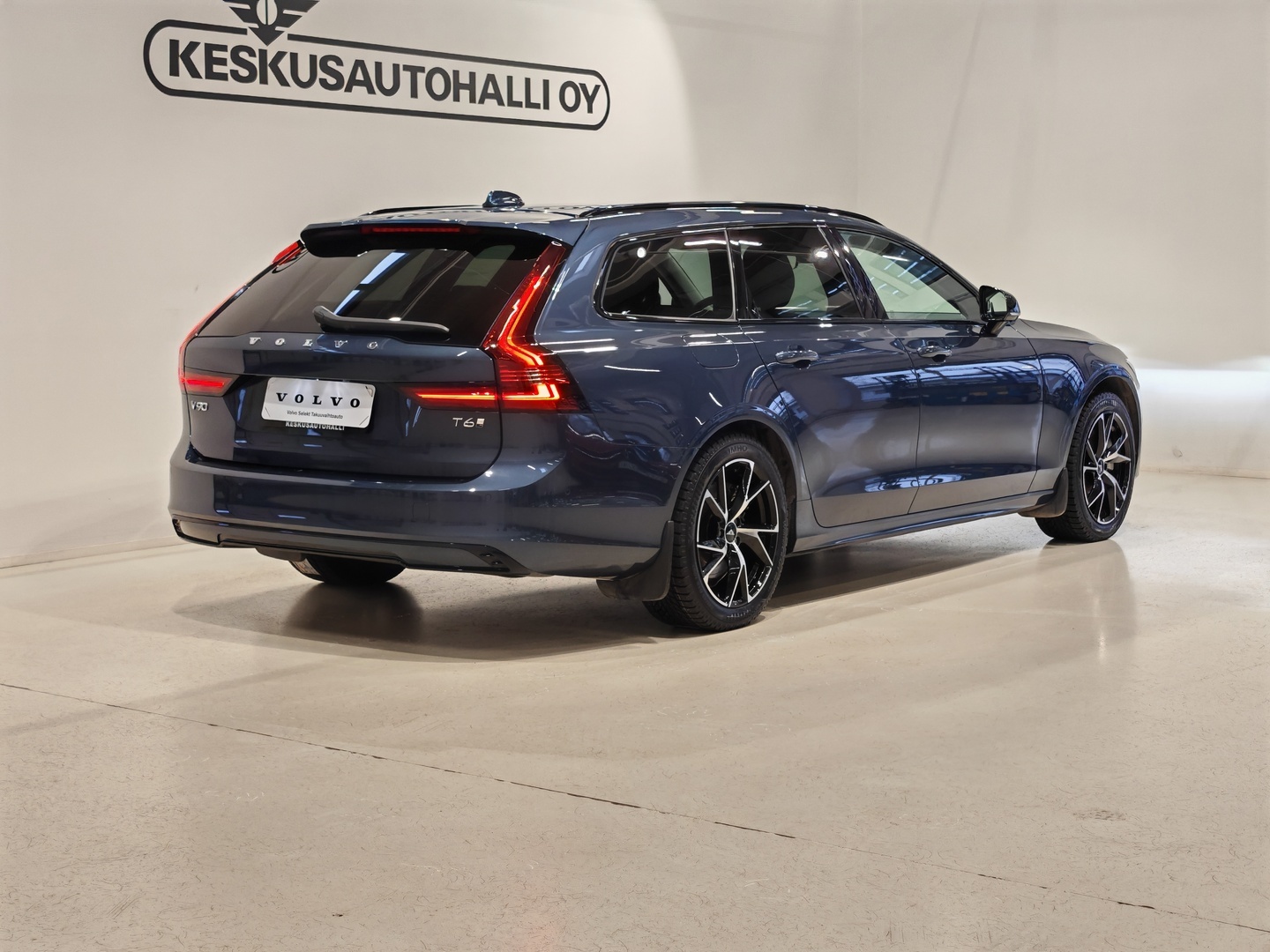 VOLVO V90 2025