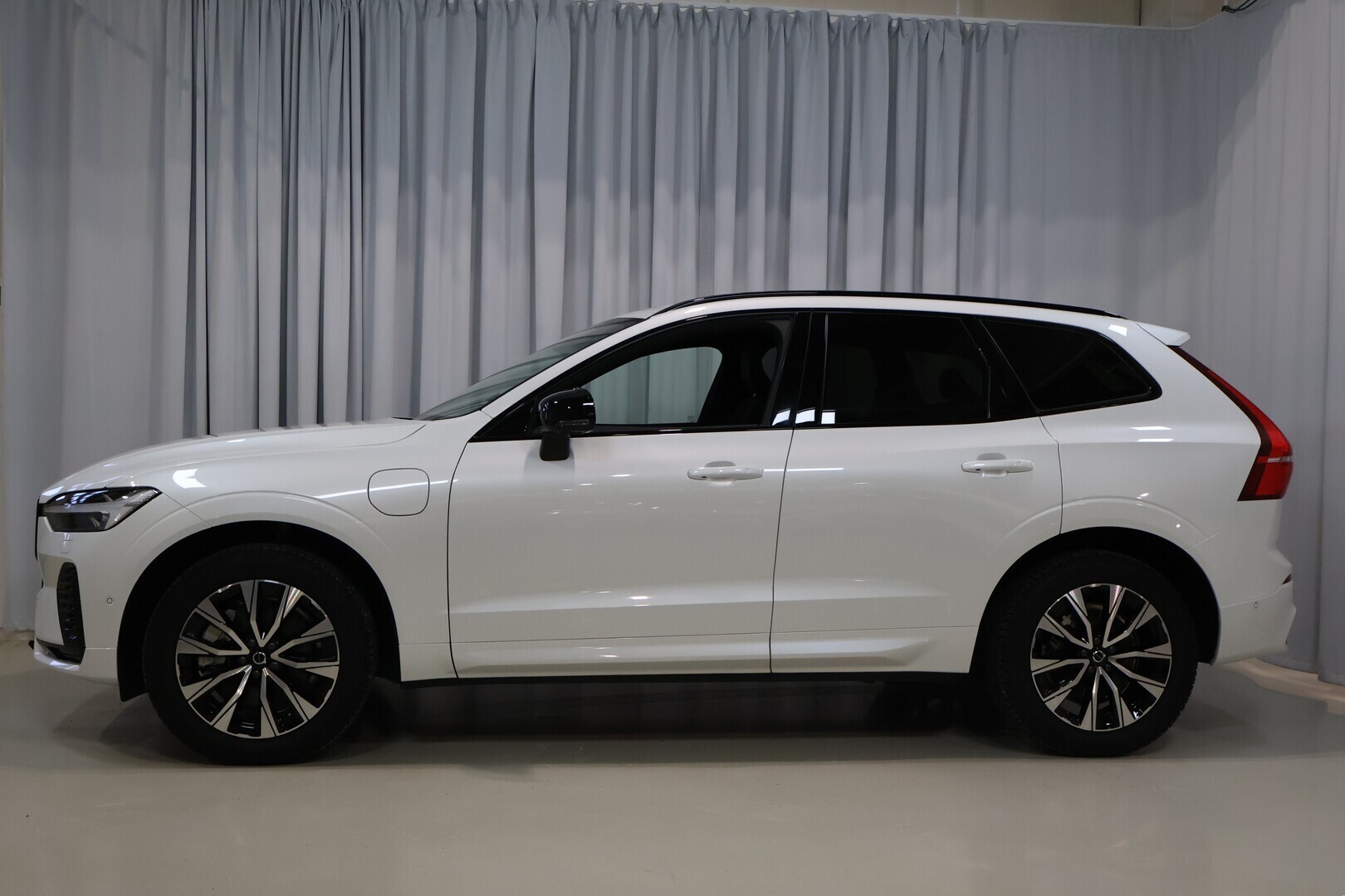VOLVO XC60 2025