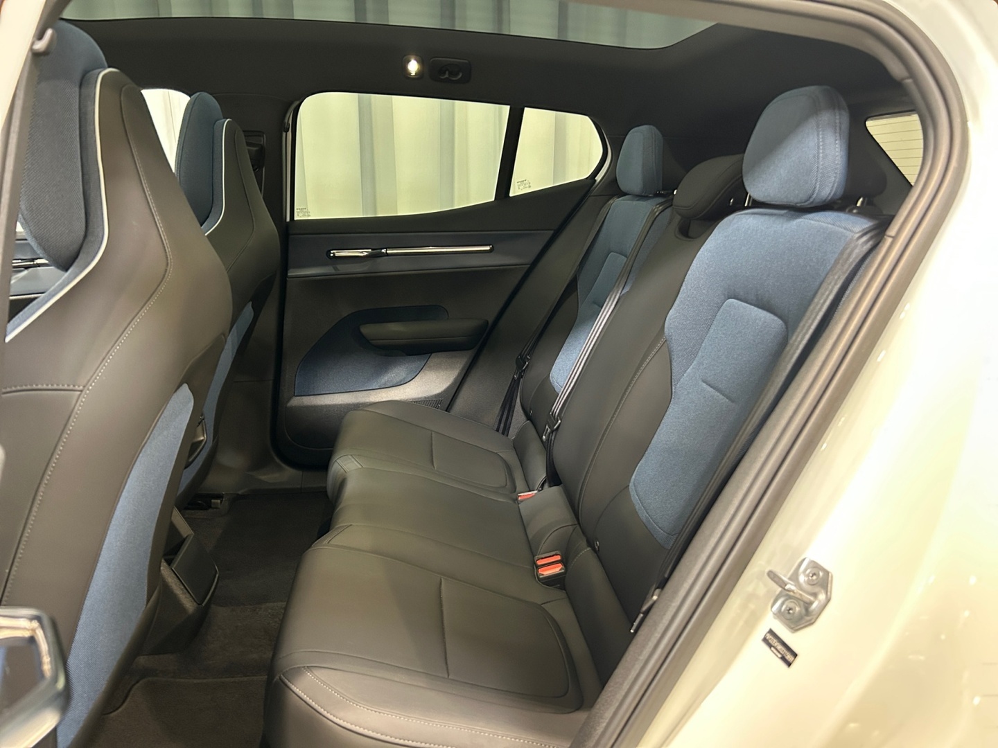 VOLVO EX30 2025