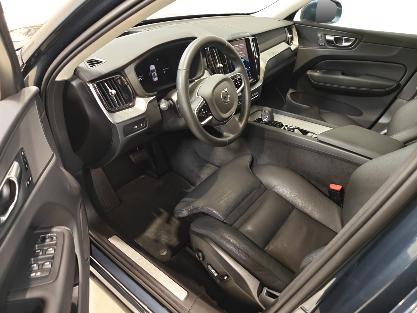 VOLVO XC60 2025