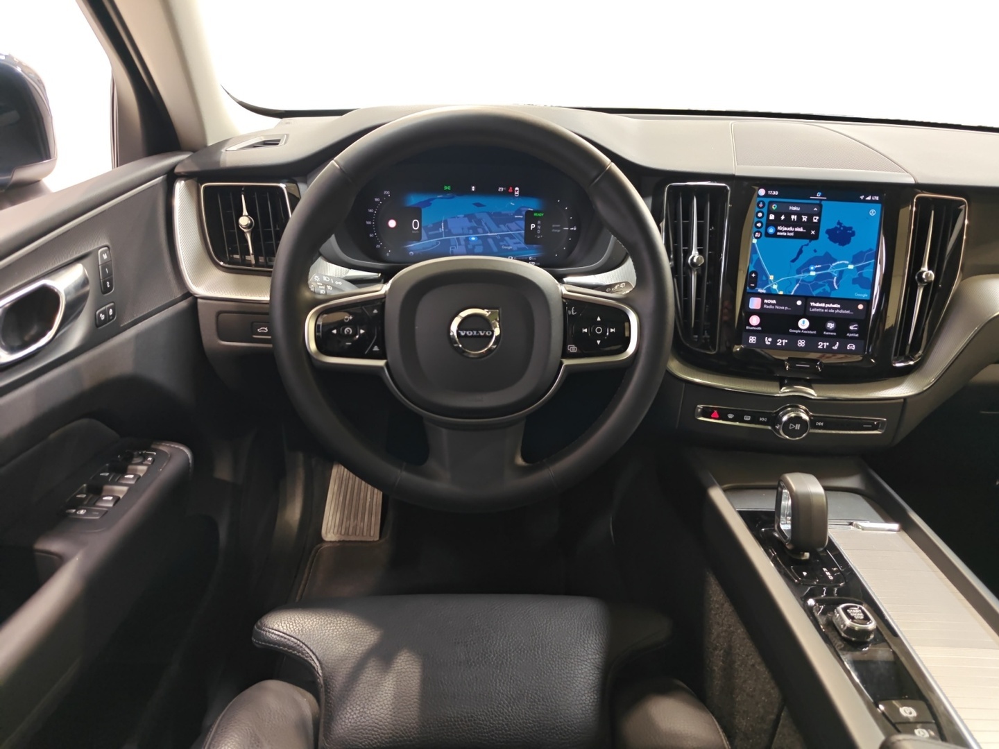 VOLVO XC60 2025