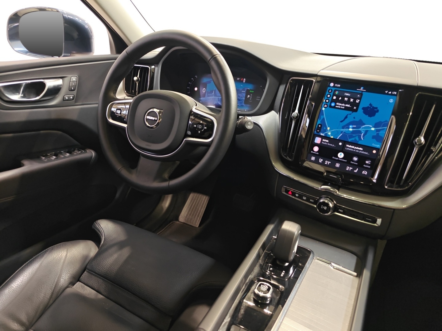 VOLVO XC60 2025