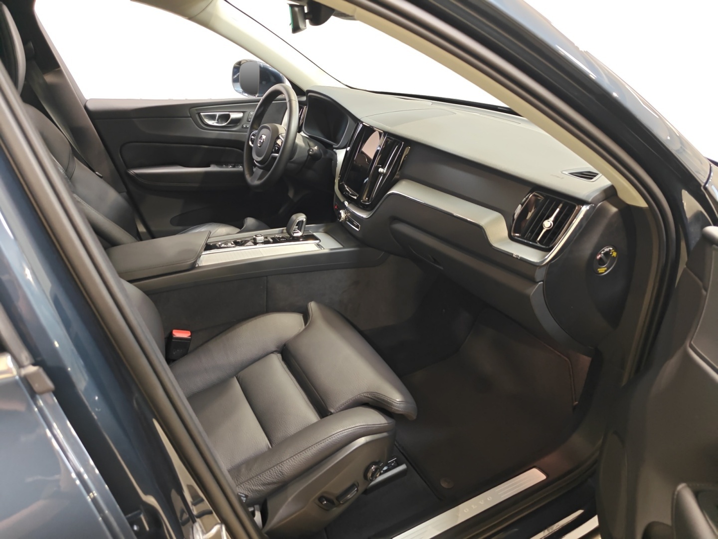 VOLVO XC60 2025