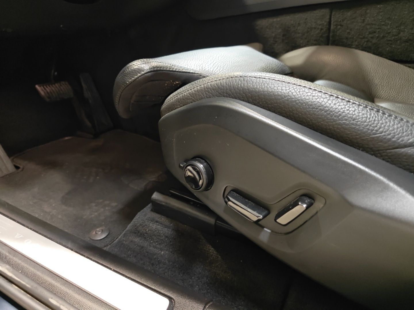 VOLVO XC60 2025