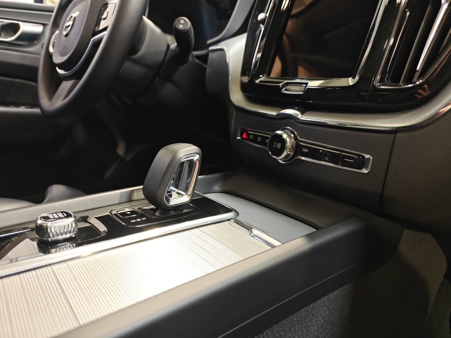 VOLVO XC60 2025